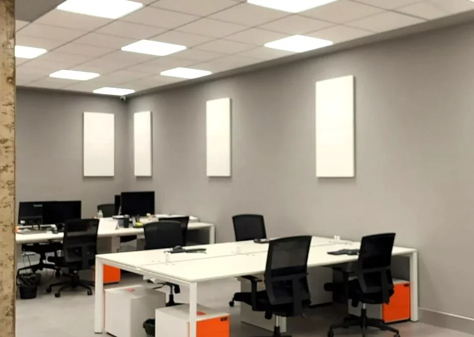 Confort acústico y diseño lumínico: El binomio perfecto en oficinas modernas